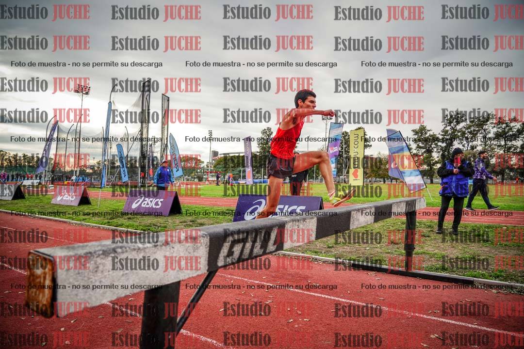 Fotos de los 2000 m con obstáculos de varones