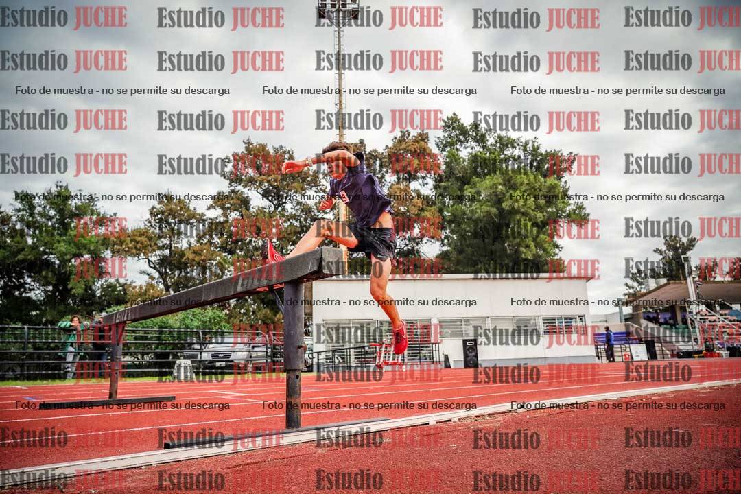 Fotos de los 3000 m con obstáculos de varones