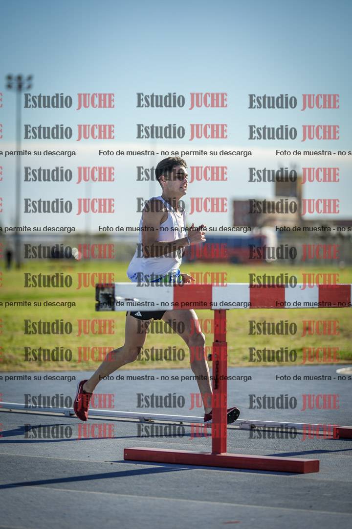 Fotos de los 3000 m con obstáculos de varones