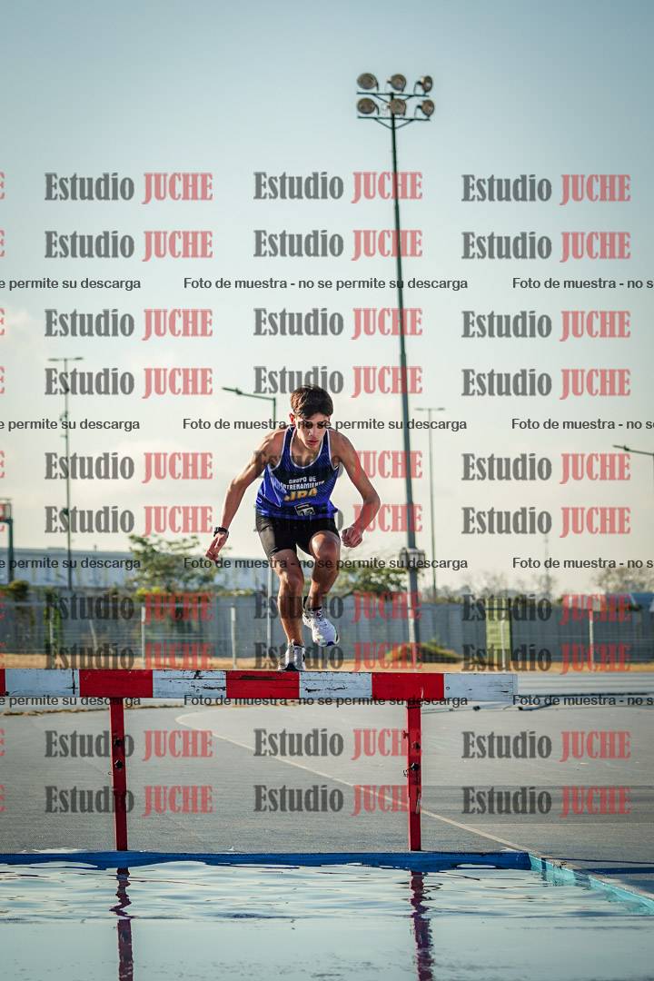 Fotos de los 2000 m con obstáculos de varones
