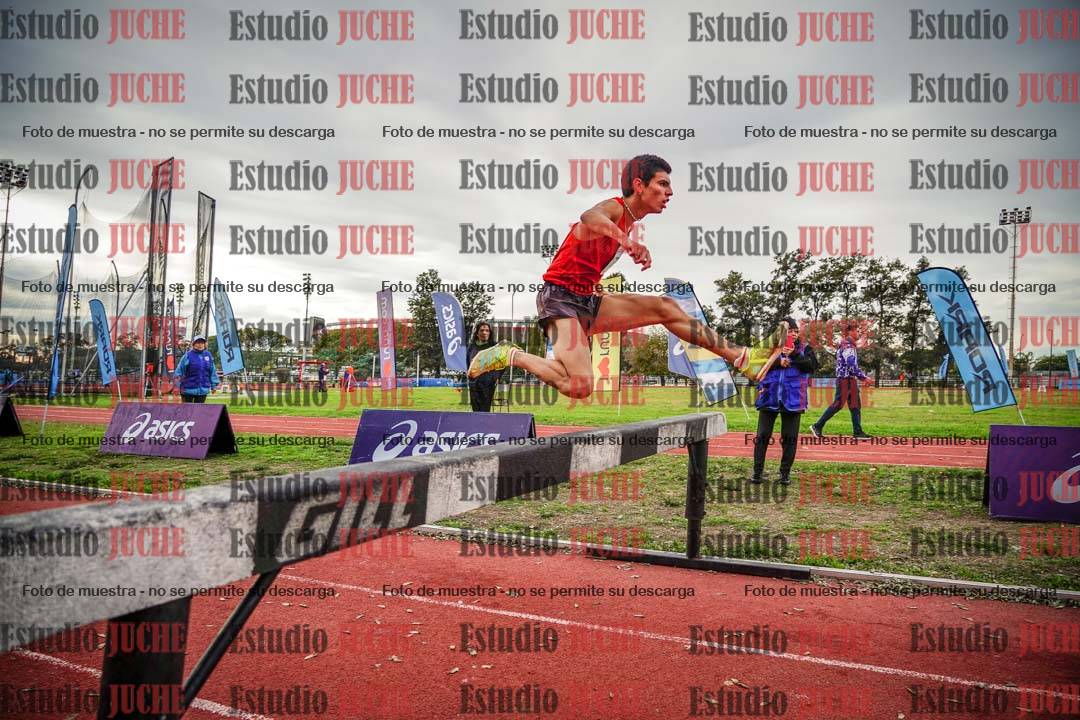 Fotos de los 2000 m con obstáculos de varones