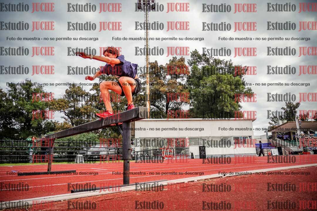 Fotos de los 3000 m con obstáculos de varones