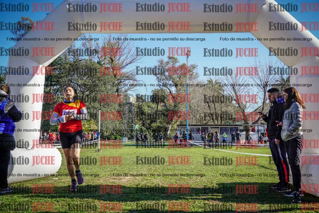 Fotos de la llegada del cross de 4000 m - mujeres