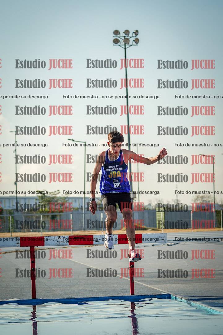 Fotos de los 2000 m con obstáculos de varones