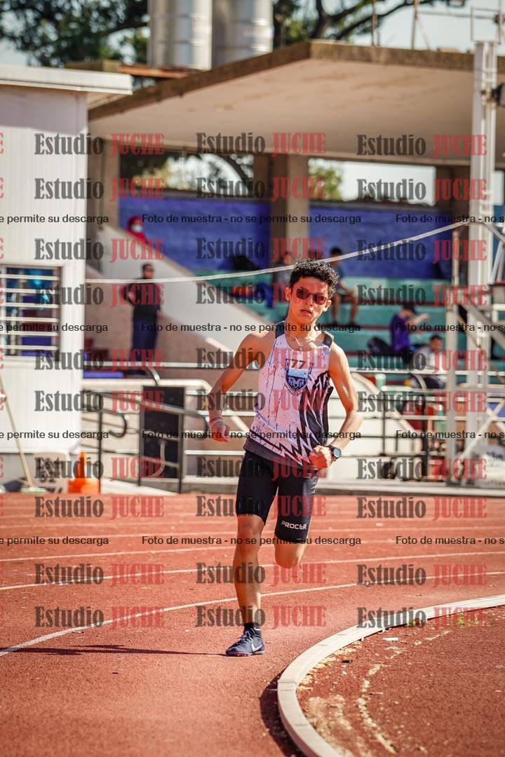 Fotos de los 600 m llanos de varones - U16