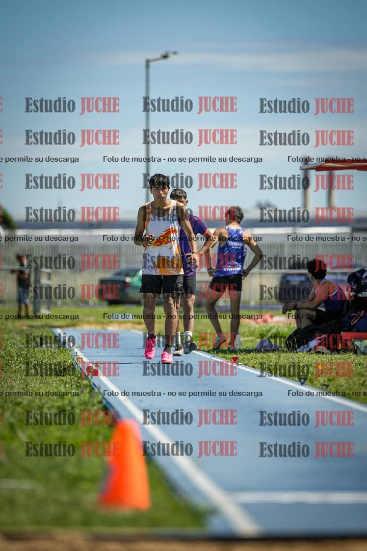 Fotos del salto en largo de varones