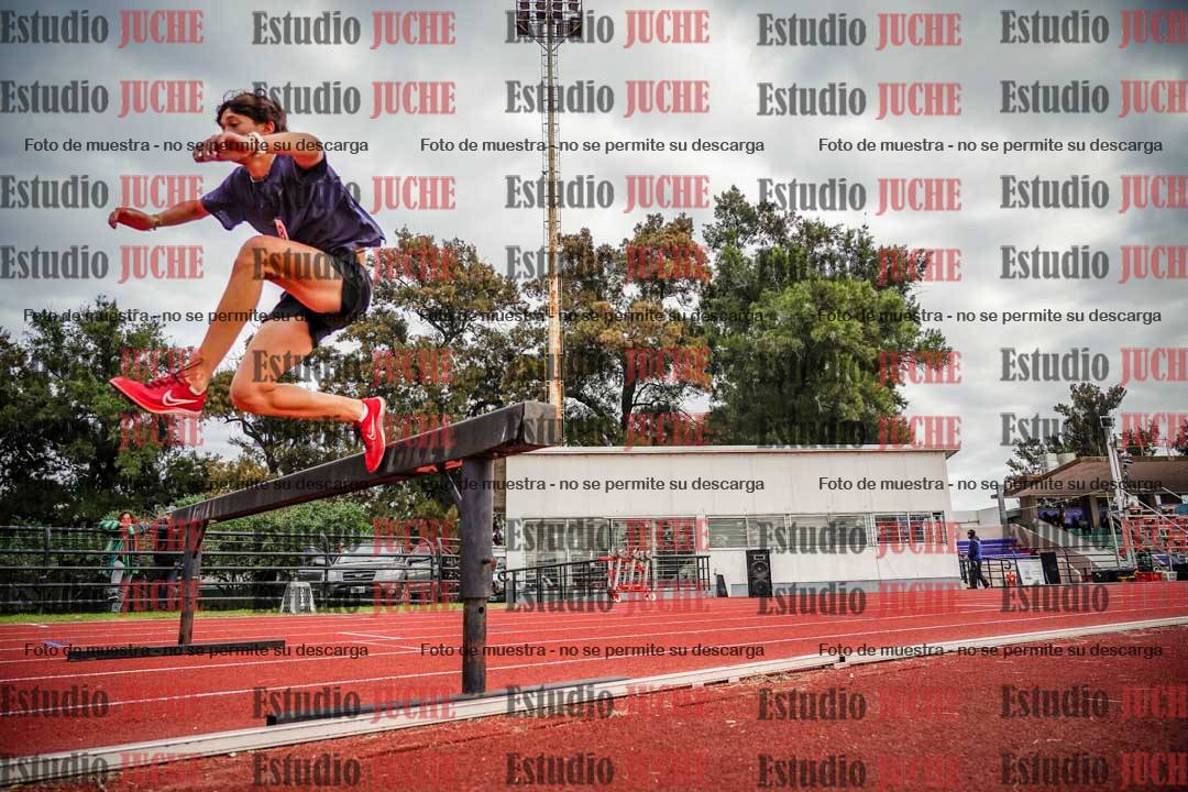 Fotos de los 3000 m con obstáculos de varones