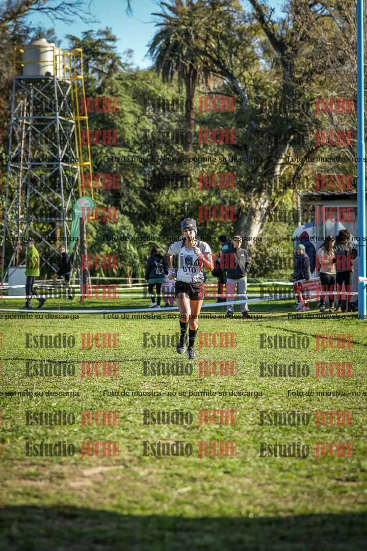 Fotos de la llegada del cross de 4000 m - mujeres
