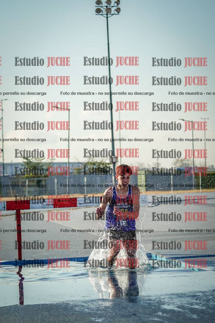 Fotos de los 2000 m con obstáculos de varones