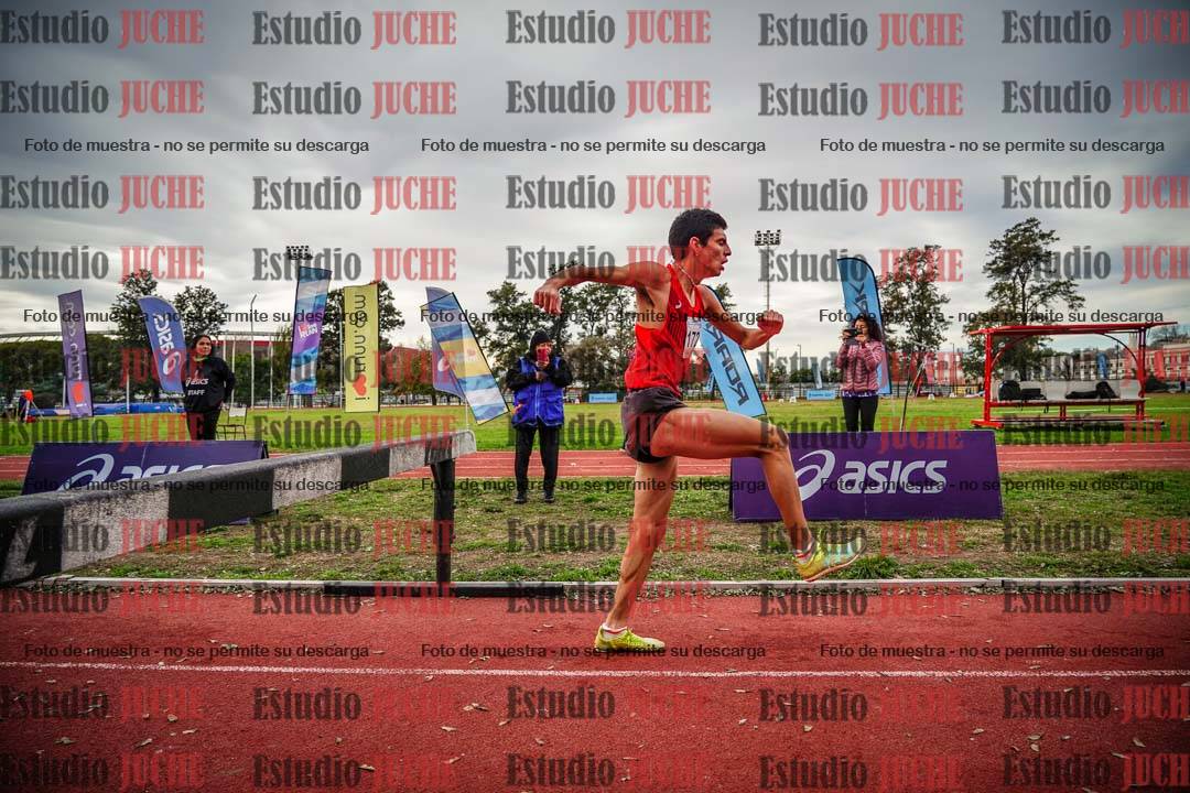 Fotos de los 2000 m con obstáculos de varones