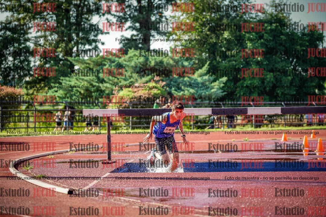 Fotos de los 3000 m con obstáculos de varones