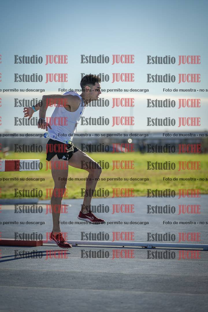 Fotos de los 3000 m con obstáculos de varones