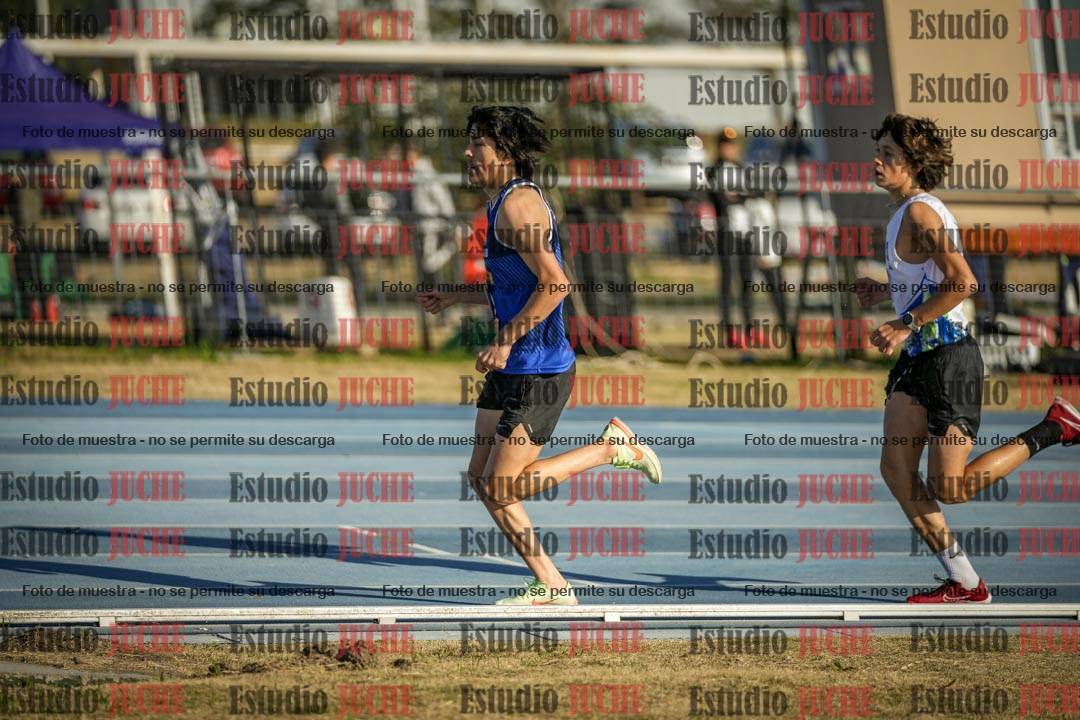 Fotos de los 2000 m con obstáculos de varones