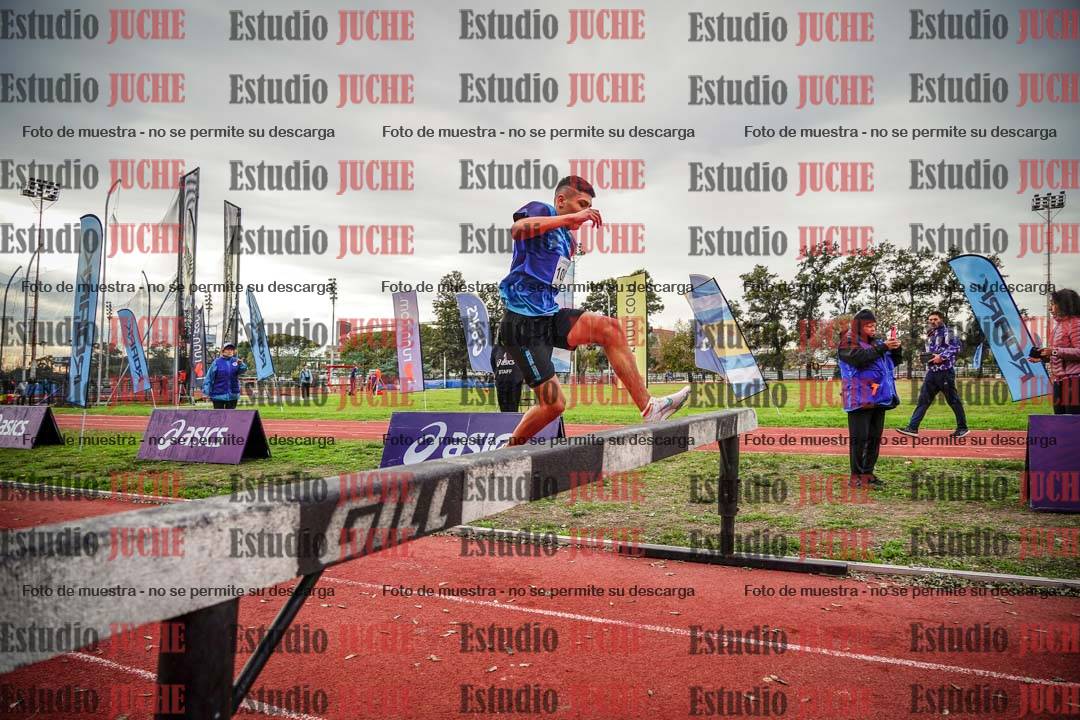 Fotos de los 2000 m con obstáculos de varones