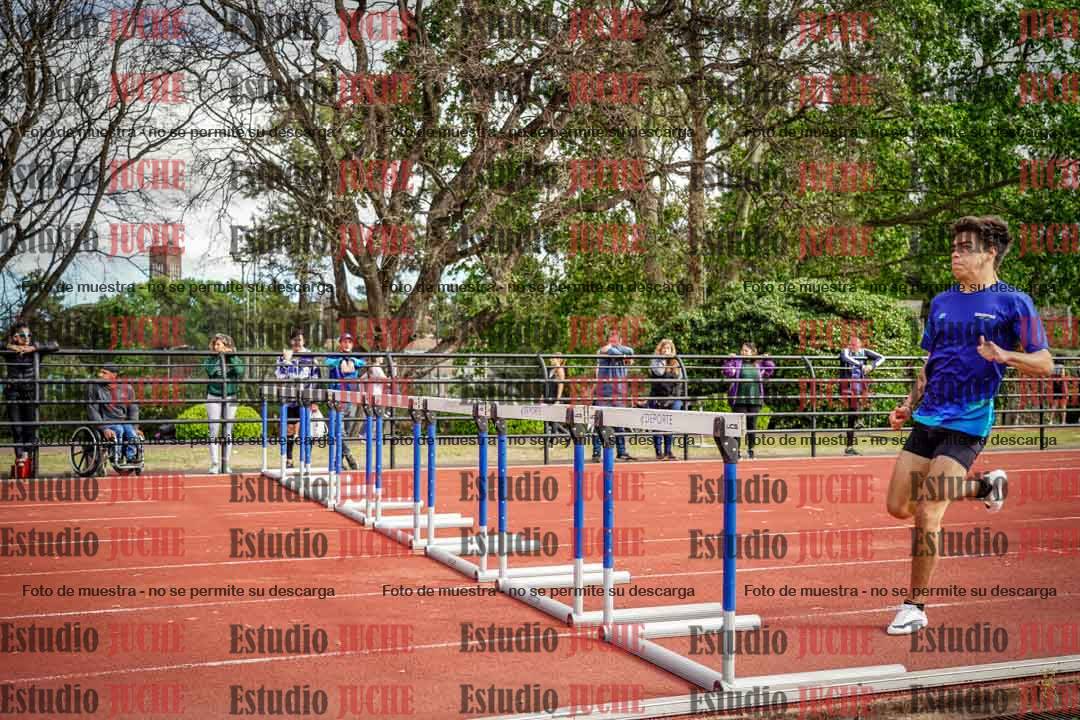 Fotos de los 400 m con vallas de varones