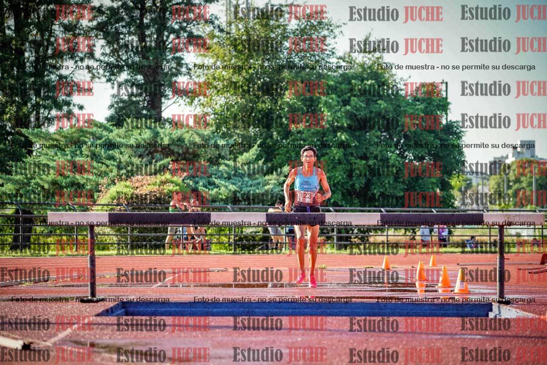 Fotos de los 3000 m con obstáculos de varones