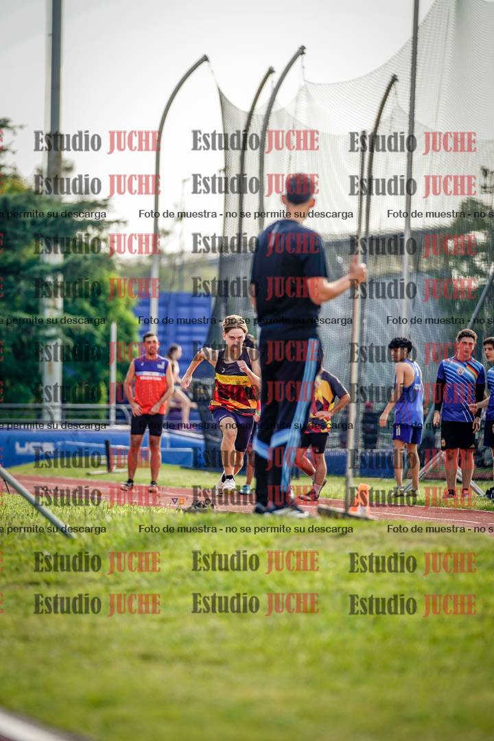 Fotos del salto en largo de varones