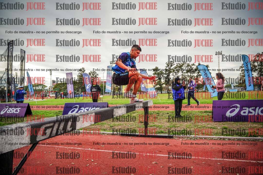 Fotos de los 2000 m con obstáculos de varones