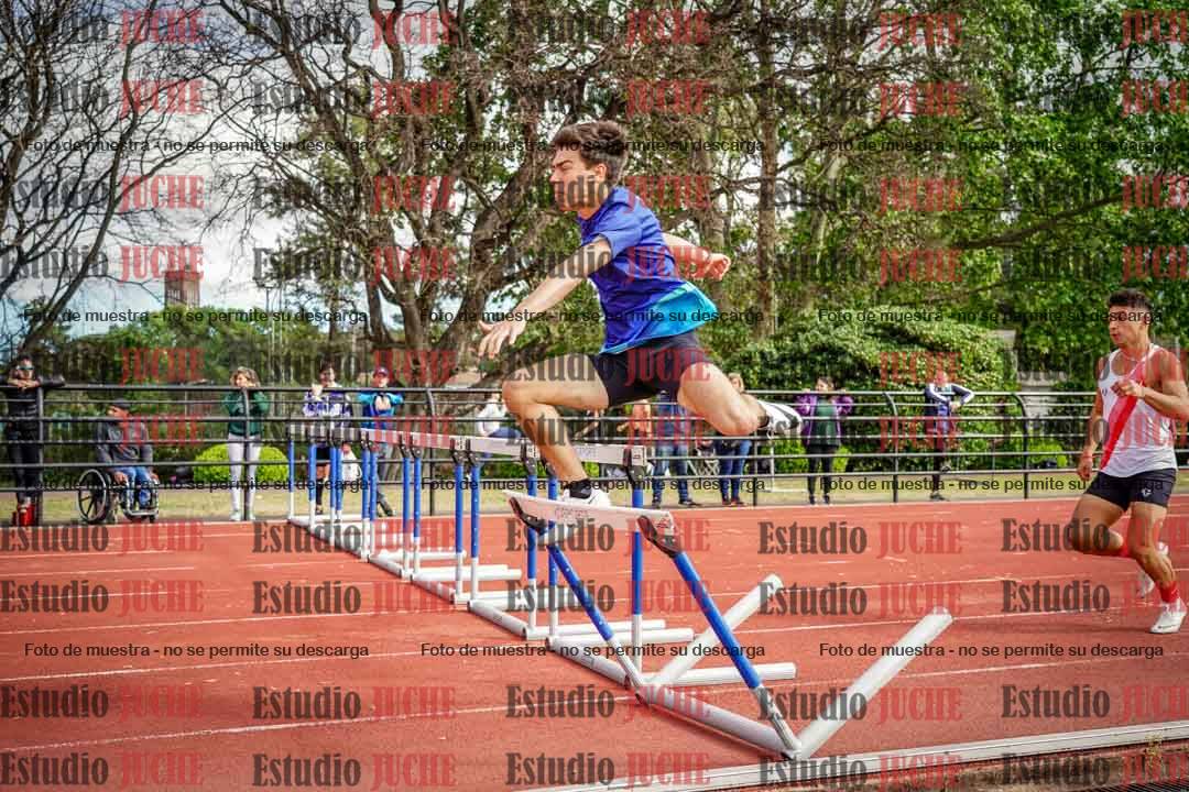 Fotos de los 400 m con vallas de varones