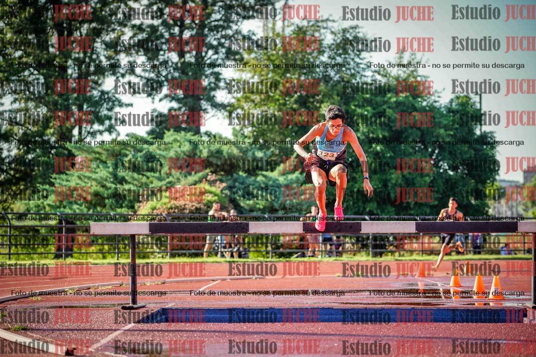 Fotos de los 3000 m con obstáculos de varones