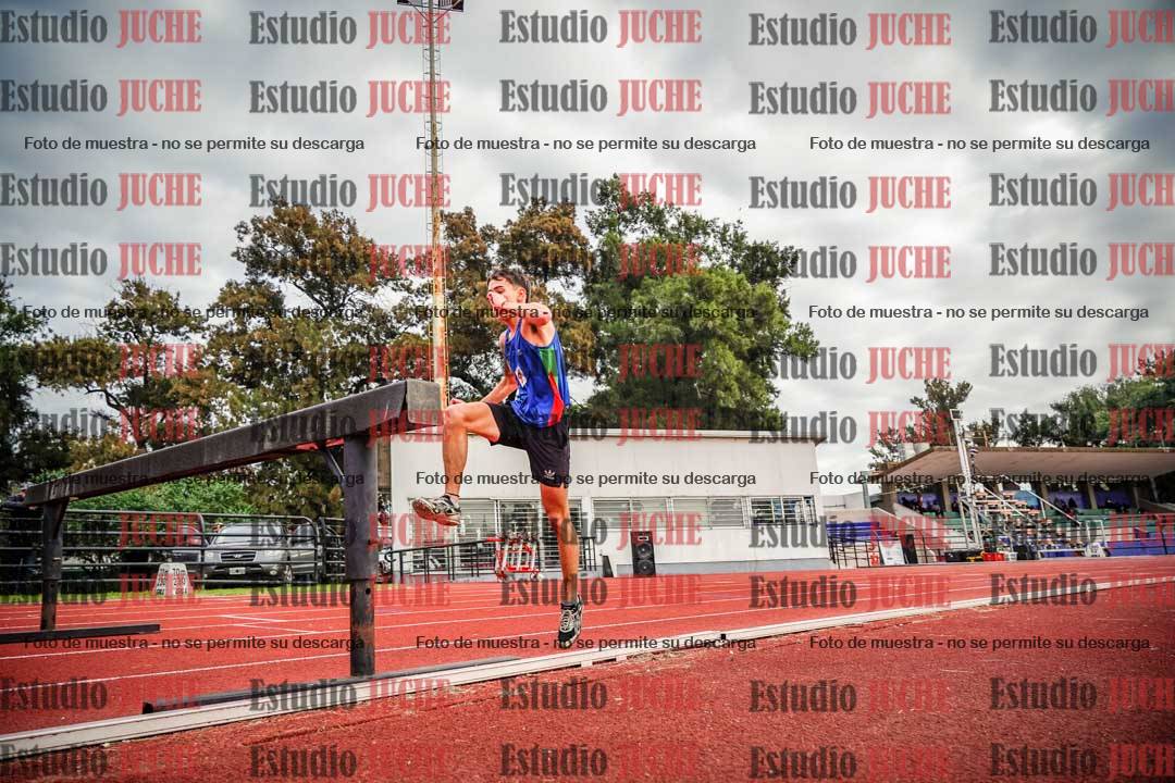 Fotos de los 3000 m con obstáculos de varones