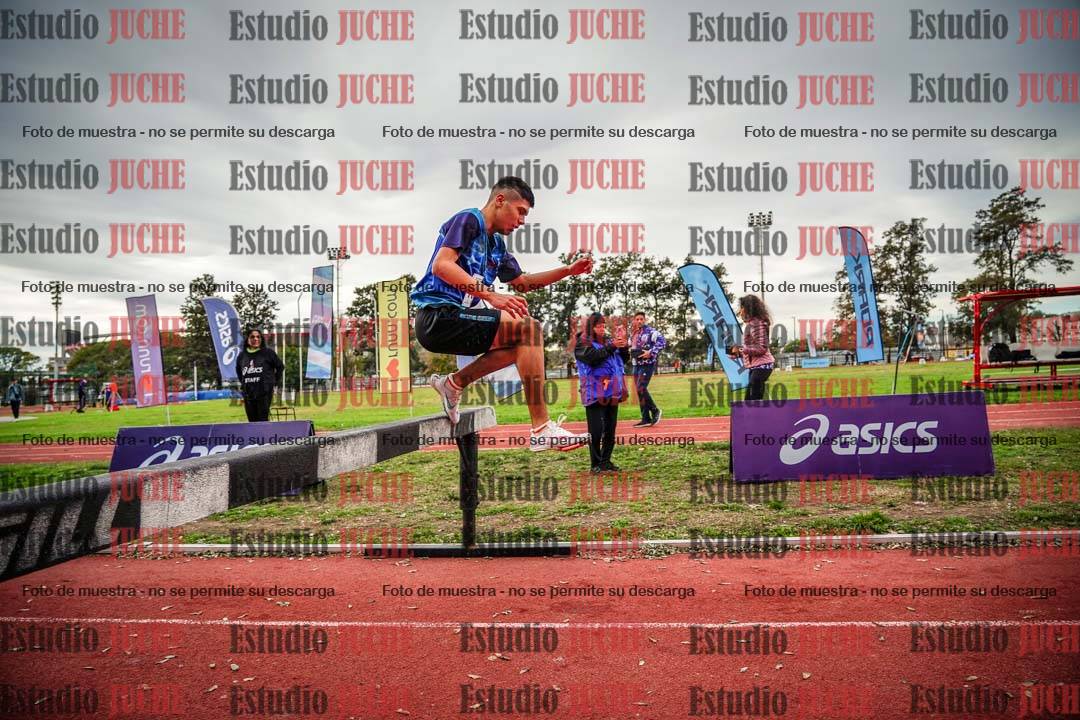 Fotos de los 2000 m con obstáculos de varones