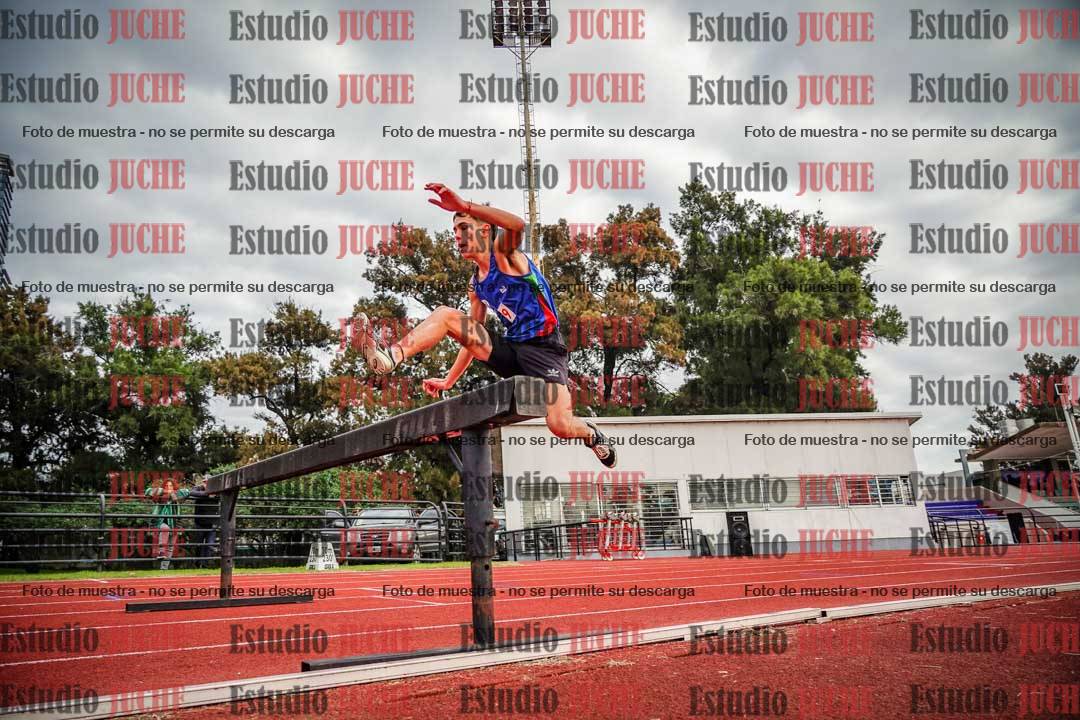 Fotos de los 3000 m con obstáculos de varones