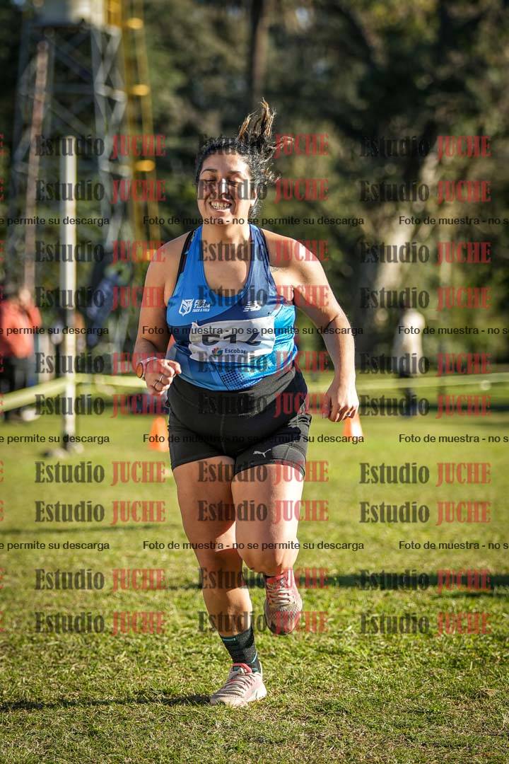 Fotos de la llegada del cross de 4000 m - mujeres