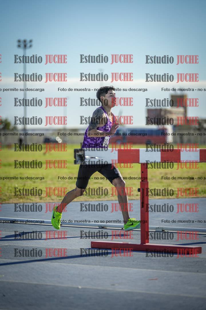 Fotos de los 3000 m con obstáculos de varones