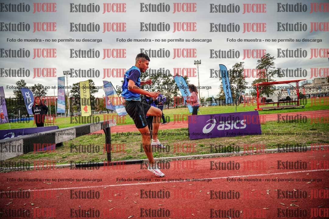 Fotos de los 2000 m con obstáculos de varones