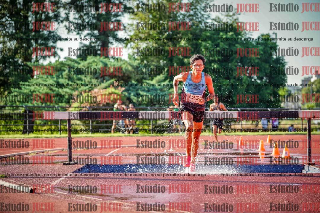 Fotos de los 3000 m con obstáculos de varones