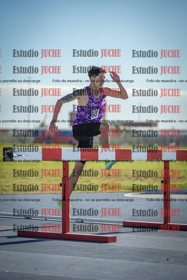 Fotos de los 3000 m con obstáculos de varones