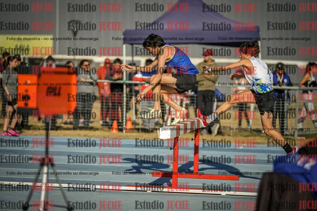 Fotos de los 2000 m con obstáculos de varones