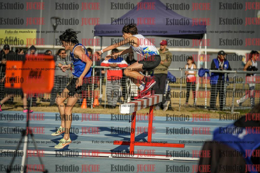 Fotos de los 2000 m con obstáculos de varones