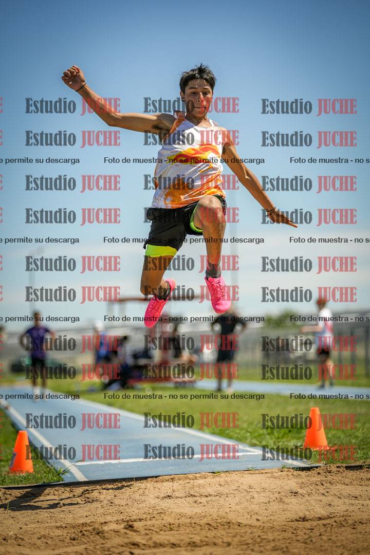 Fotos del salto en largo de varones