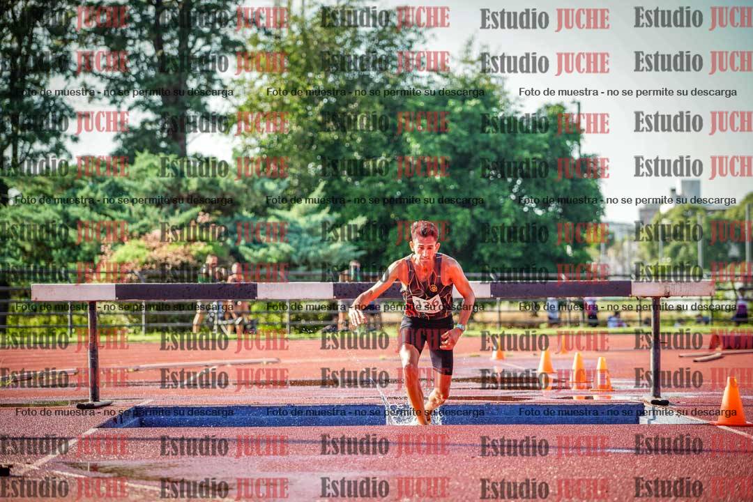 Fotos de los 3000 m con obstáculos de varones