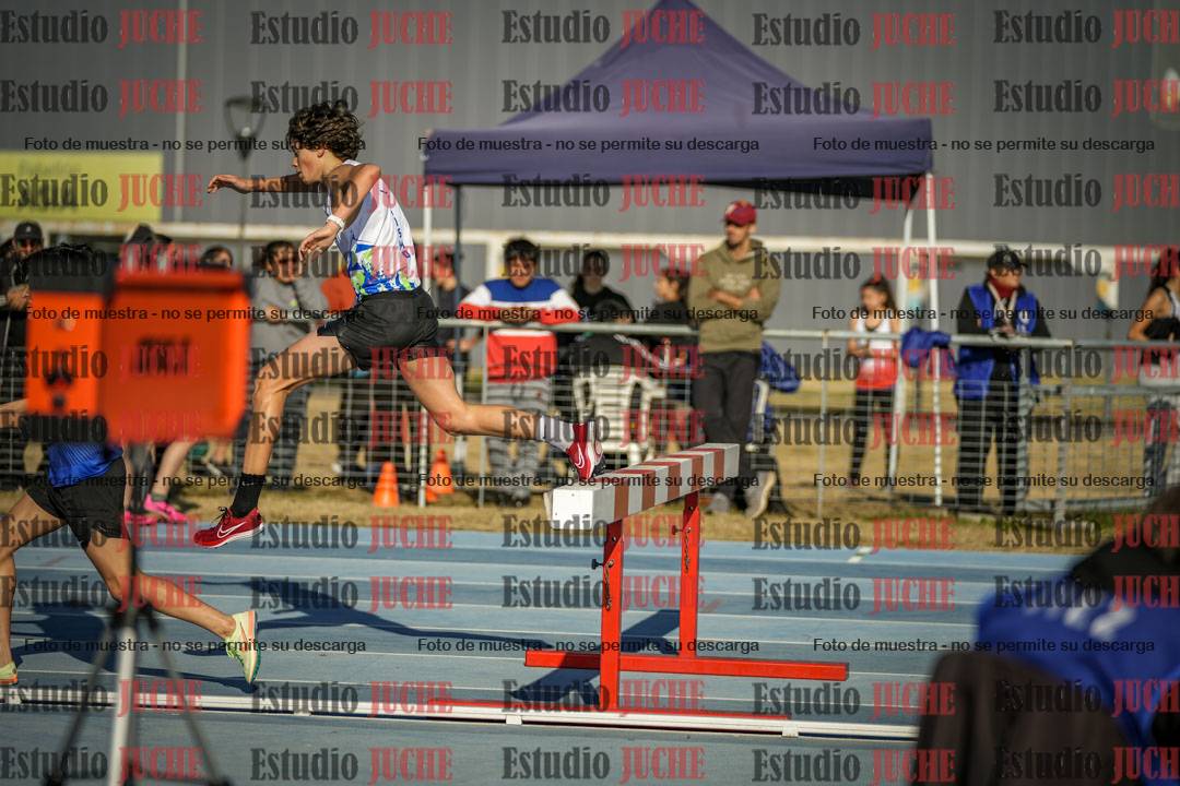 Fotos de los 2000 m con obstáculos de varones