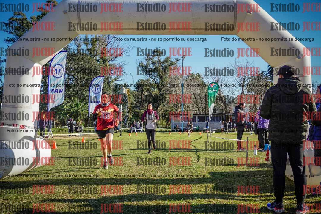Fotos de la llegada del cross de 4000 m - mujeres