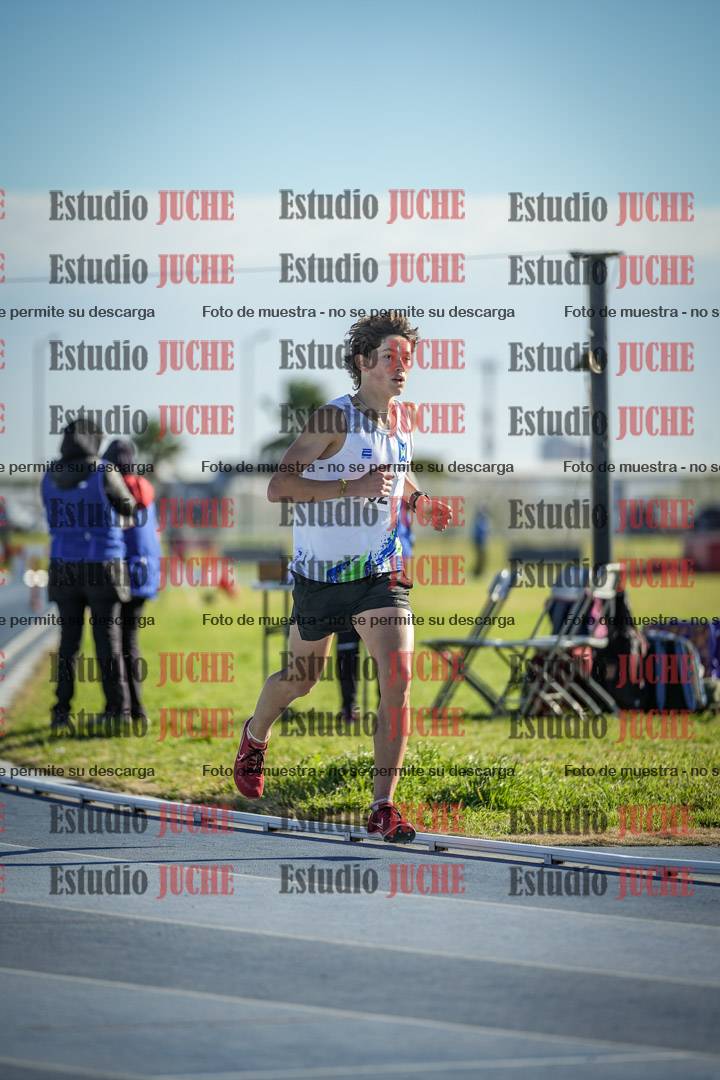 Fotos de los 3000 m con obstáculos de varones