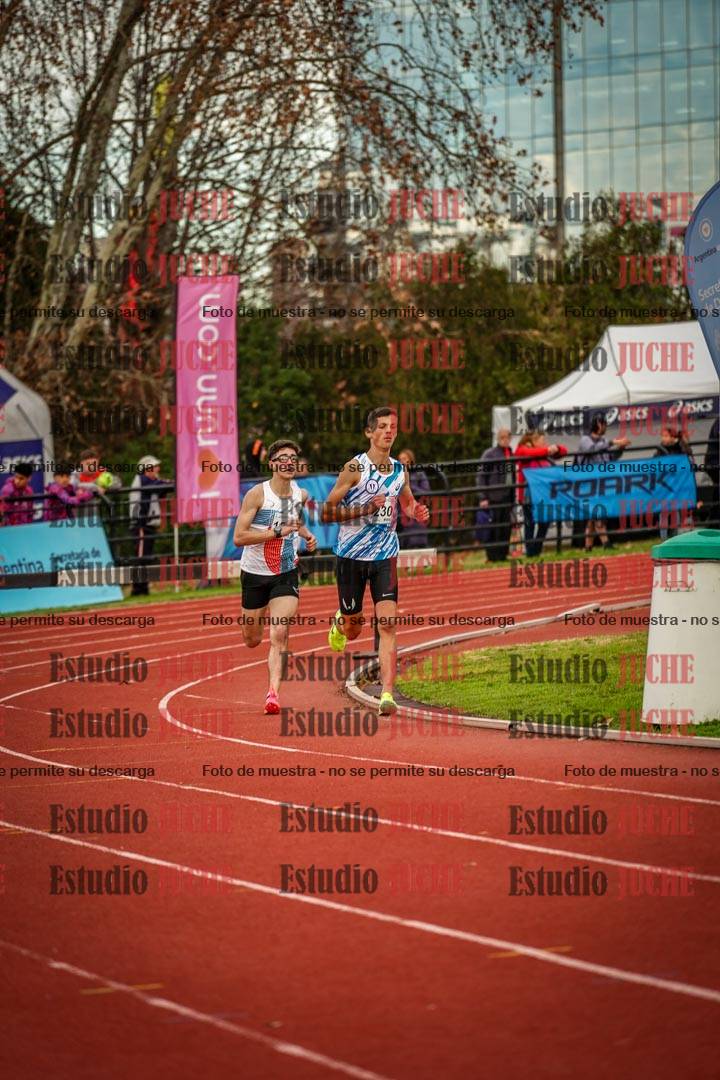 Fotos de los 2000 m con obstáculos de varones