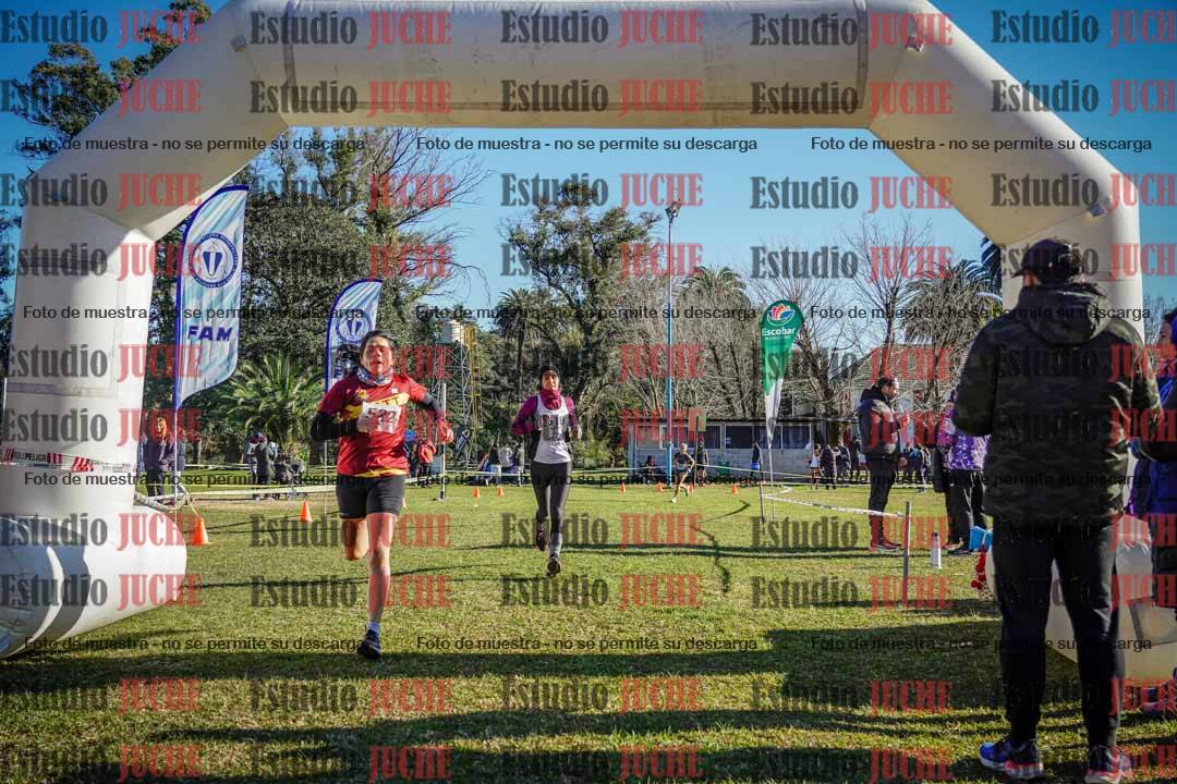 Fotos de la llegada del cross de 4000 m - mujeres