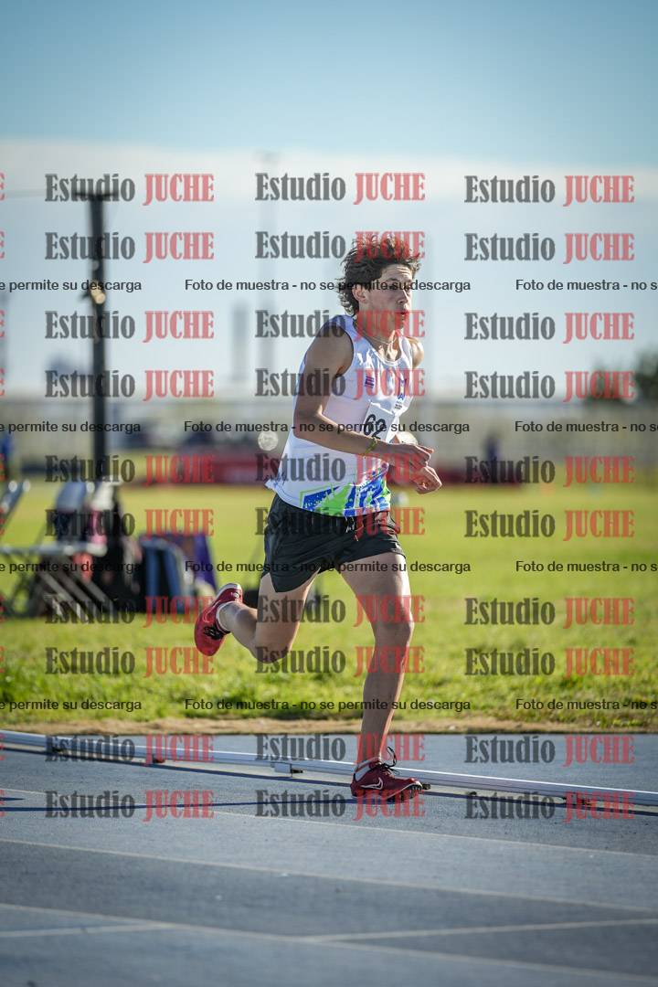 Fotos de los 3000 m con obstáculos de varones