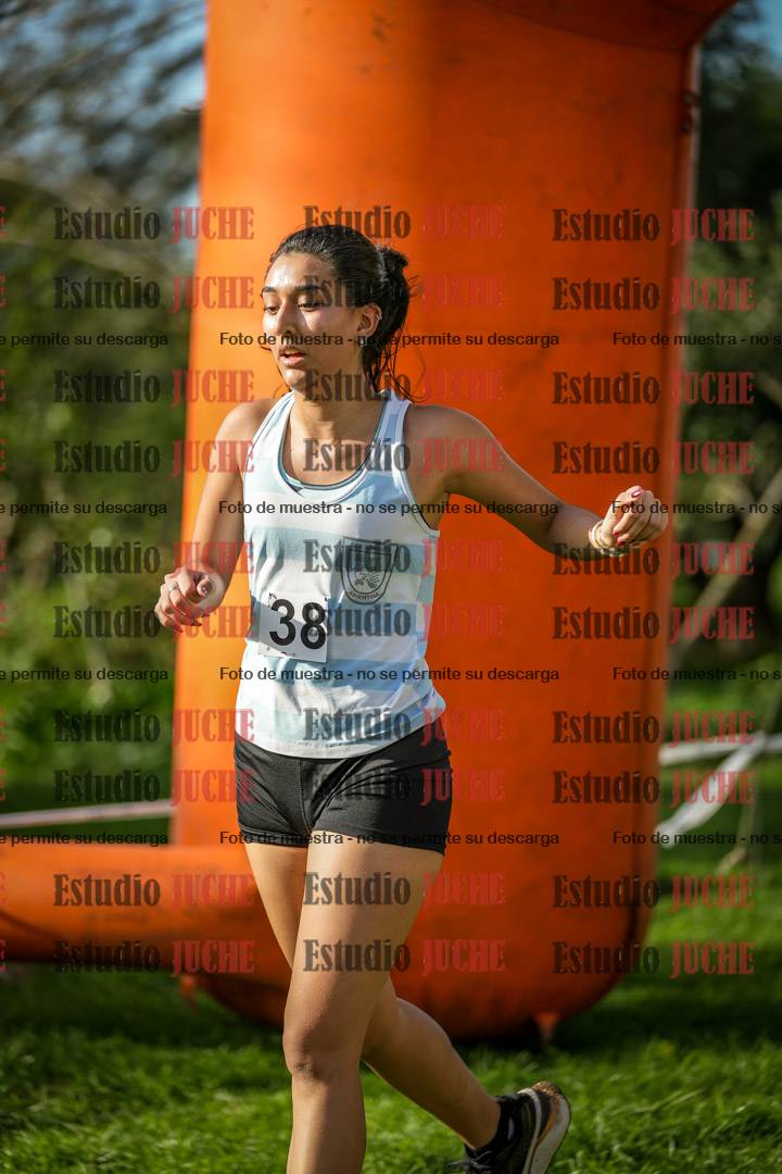 Fotos de la llegada del cross de 4000 m - mujeres
