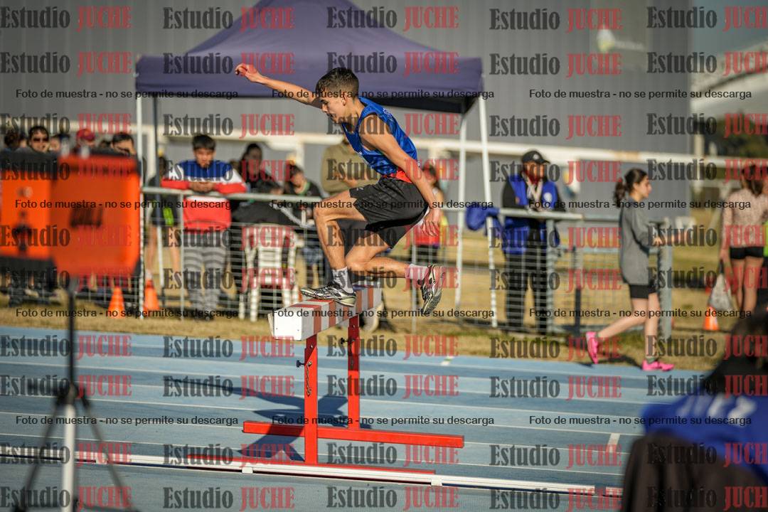 Fotos de los 2000 m con obstáculos de varones