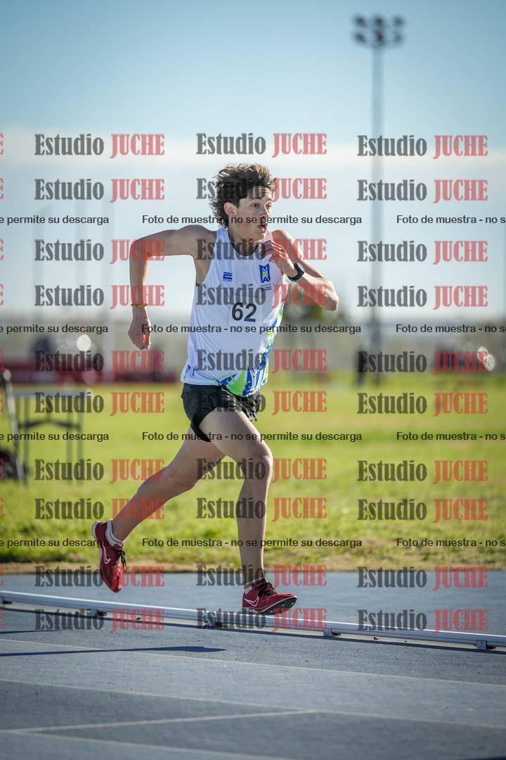 Fotos de los 3000 m con obstáculos de varones