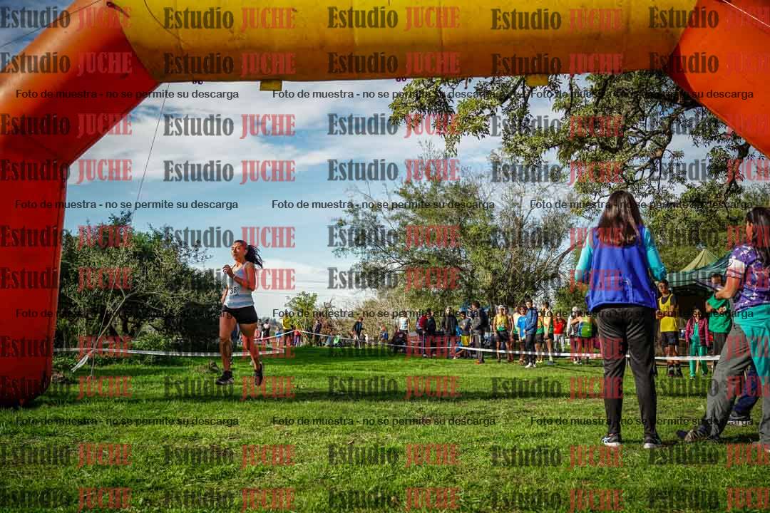 Fotos de la llegada del cross de 4000 m - mujeres