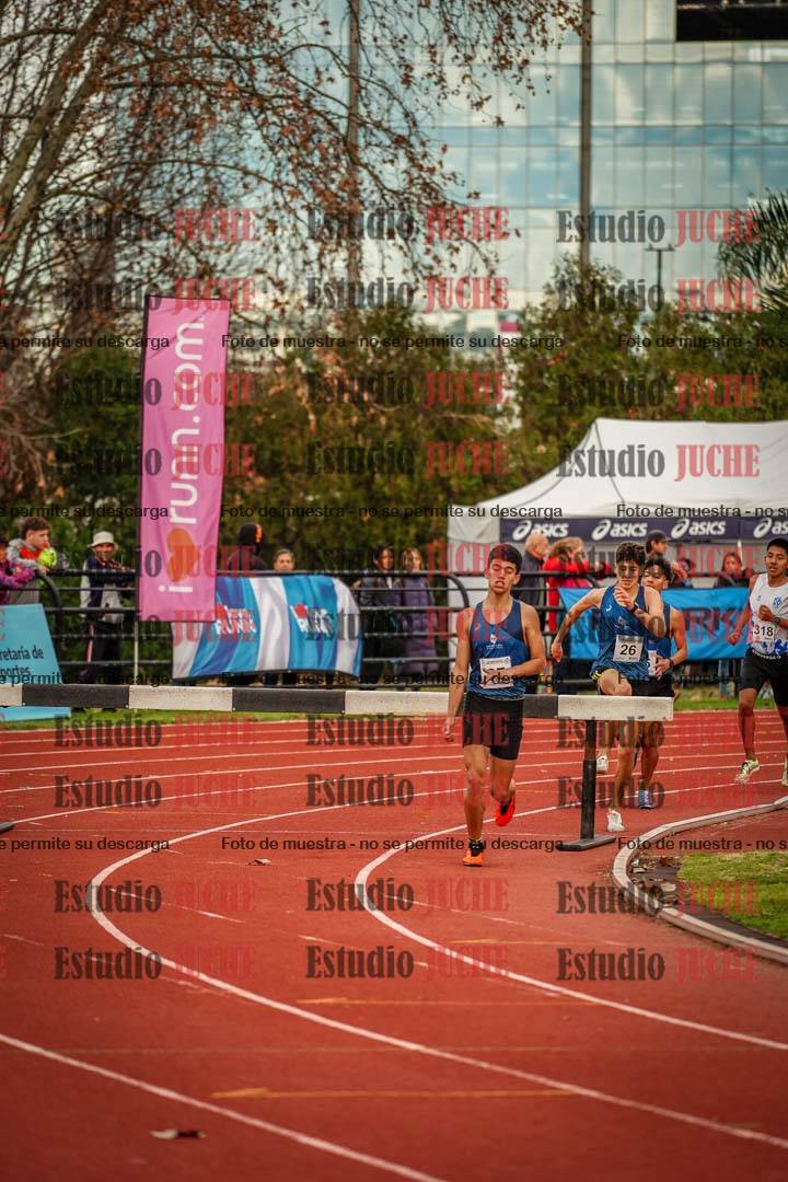 Fotos de los 2000 m con obstáculos de varones