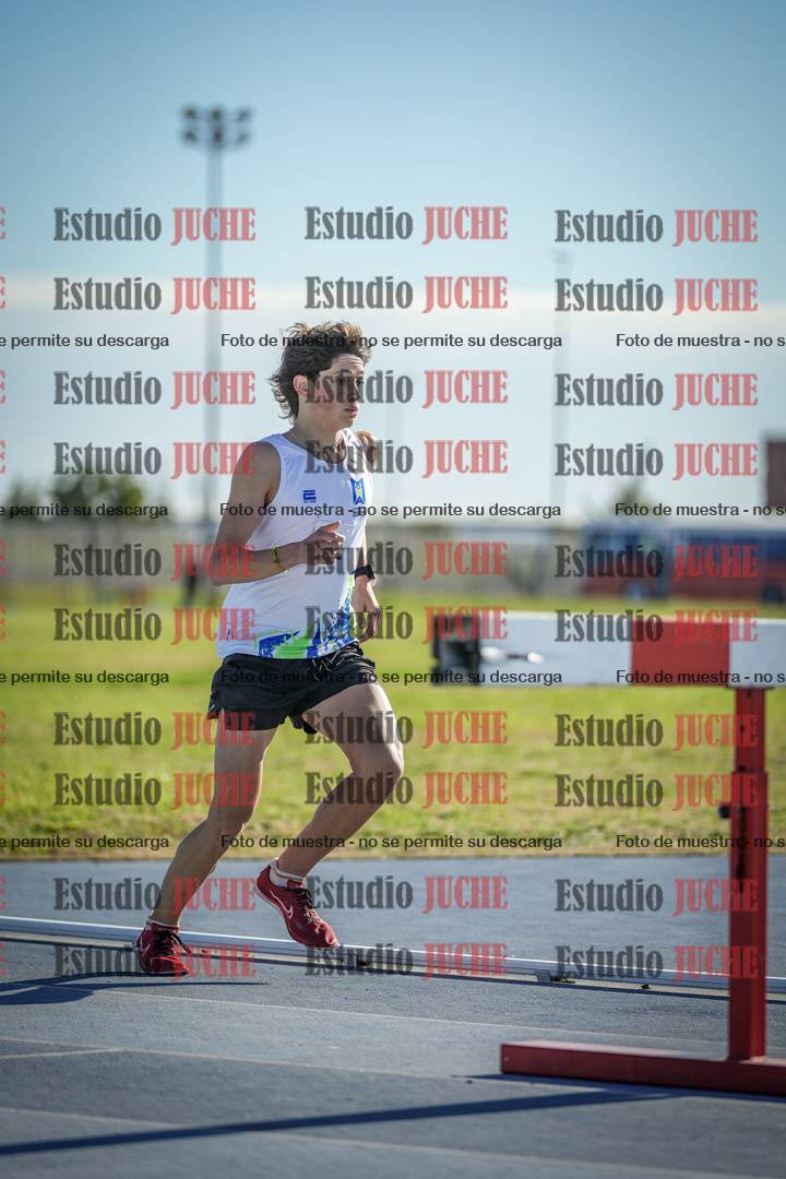 Fotos de los 3000 m con obstáculos de varones