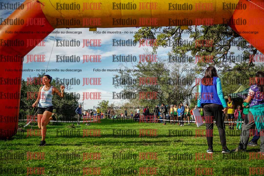 Fotos de la llegada del cross de 4000 m - mujeres