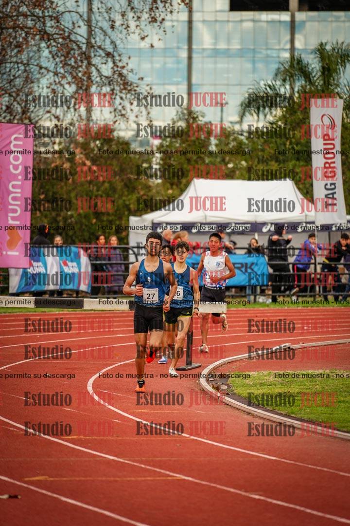 Fotos de los 2000 m con obstáculos de varones